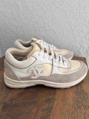 CHANEL CC low top Suede & Leather Sneakers
